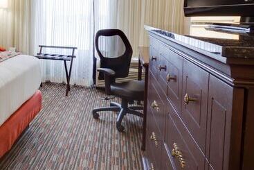 בית מלון כפרי Pear Tree Inn Sikeston