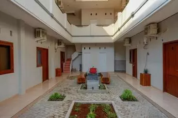 Pansiyon Reddoorz Near Alun Alun Kudus 2