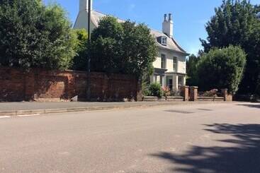 Bed and Breakfast Delamore House