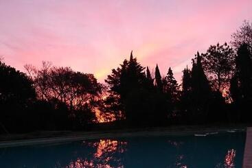 تختخواب و صبحانه Le Jardin De Lacoste