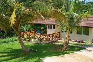 آپارتمان‌های توریست‌ها Eagle's Base Villa & Cottage