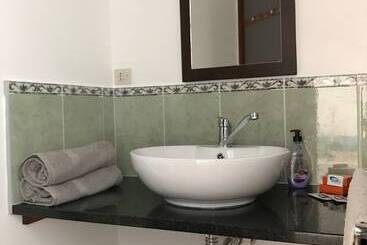 Hotel Blue Eagle Guesthouse