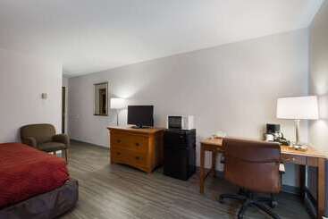 هتل Econo Lodge Inn & Suites