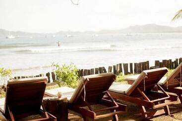 Hotel The Coast Beachfront