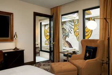 هتل The Peregrine Omaha Downtown, Curio Collection By Hilton