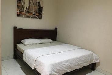 Отель Oyo 1924 Sweet Home