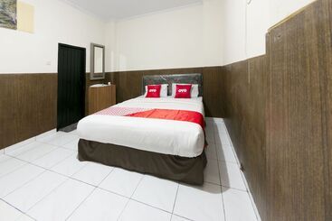 Hotel Oyo 1935  Diamond Inn Makassar