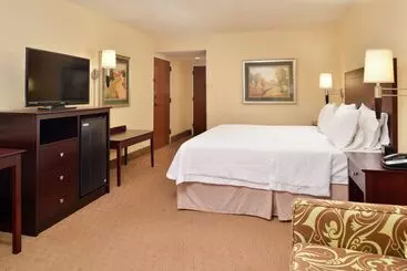 هتل Hampton Inn Staunton