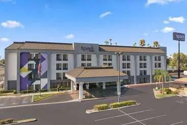 Hotelli Spark By Hilton Bakersfield Central