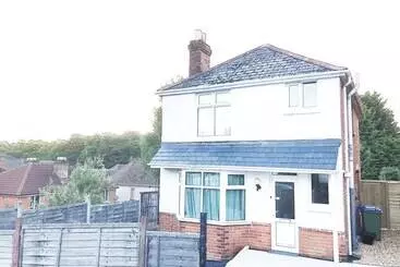 آپارتمان‌های توریست‌ها Charming Three Bed Home Near City Centre And Hospital