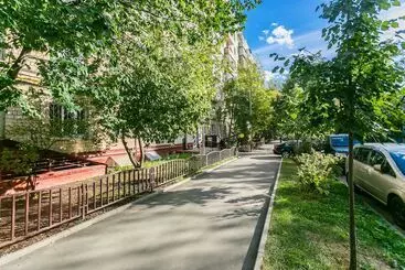 آپارتمان‌های توریست‌ها Apartment On Bolshoy Kondratievskiy 4