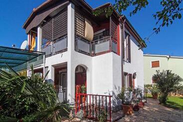 Apartments Ana Valbandon