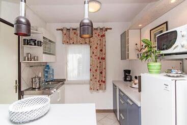 Apartments Ana Valbandon