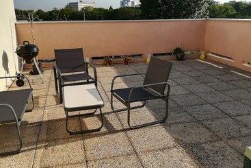Appartement 2 Pièces Avec Grande Terrasse