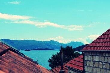 דירות לתיירים M & J Central Suites