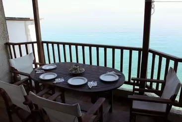Appartements touristiques Traditional House By The Sea