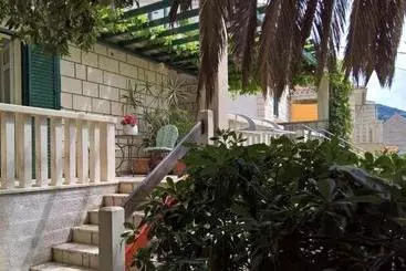 Apartamenty turystyczne Apartments And Rooms Vojmir