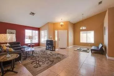 ツーリストアパートメント Beautiful Spacious House Very Nice Area