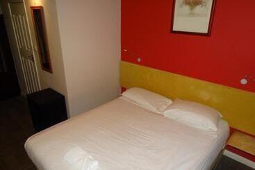 The Bull And Bush Hotel Kingston