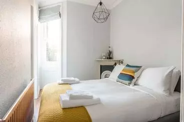 ツーリストアパートメント Bright 1 Bedroom Flat Minutes From The Beach And Trains