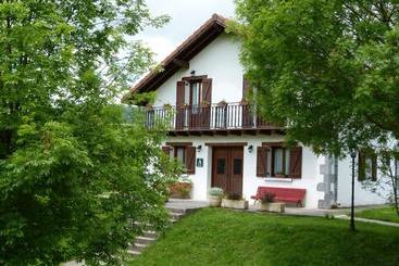 بنسيون Hostal Mendilatz