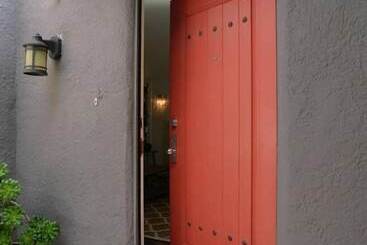 קוטג'' Ethnic Vibes In Weho Melrose   Walk To Everywhere