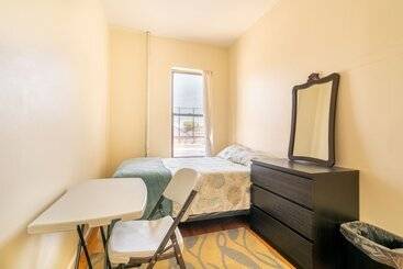 آپارتمانهای توریستها Furnished Empire Blvd Guest House