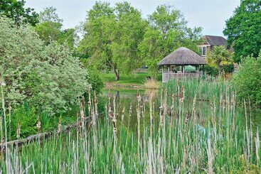 شقق خاصة سياحية Northlands Farm & Lakes