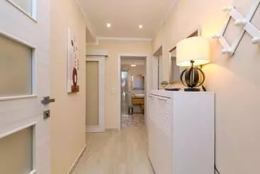 ツーリストアパートメント Apartments Enna