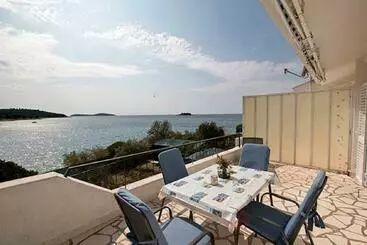 آپارتمان‌های توریست‌ها Apartments Ziva   By The Beach;