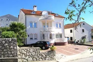 Turistihuoneistot Apartments Kristina