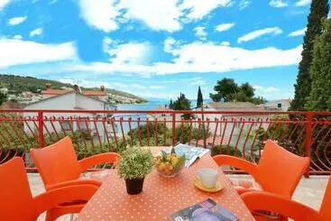 Apartamentos turísticos Apartment House Juretic   50 M From The Beach
