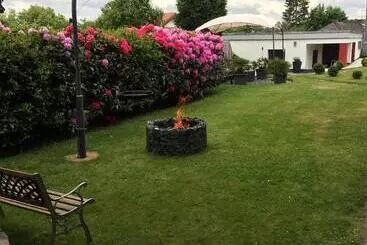 ツーリストアパートメント Ferienwohnung Schlossblick   4 Sterne Sauna Pool Whirlpool Privat