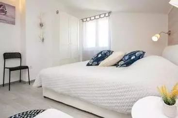 ツーリストアパートメント Apartmani Riva