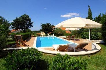 ツーリストアパートメント Villa Boskovic