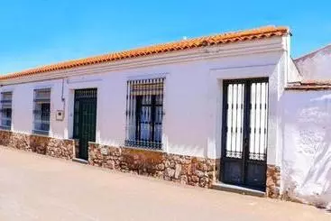 Apartamentos turísticos Charming House In Castilblanco With Terrace And Fireplace