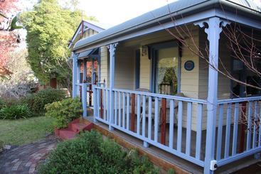 شقة Ambrose Cottage Front Apt