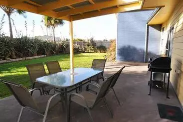 ツーリストアパートメント Flying Colours