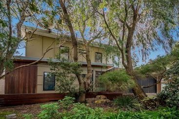 Сельский дом Luxury By The Sea Close To The Beach