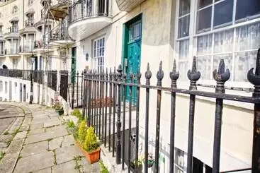 ツーリストアパートメント The Artists Retreat   Hastings