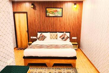 בית מלון כפרי Bamboo Castle