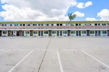 Motelli Exclusivo Inn And Suites