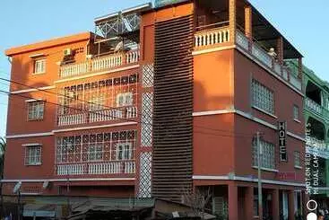 هتل Hôtel Golden House