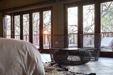 فندق Izapa Bush And Game Lodge