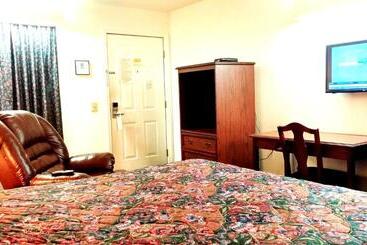 American Motel   Lenoir