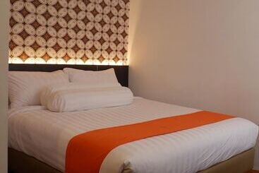 Hotel Front One Boutique Tugu Muda Semarang