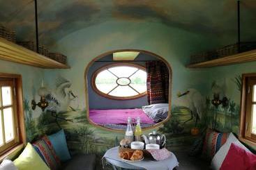 Bed and Breakfast La Roulotte Des Grillots