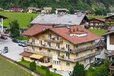هتل Appartements Zur Sonne