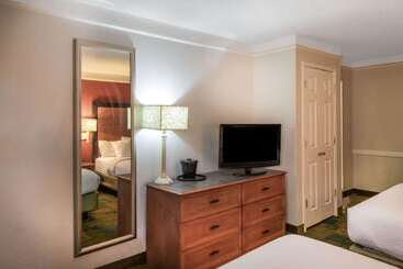 Отель La Quinta Inn By Wyndham Colorado Springs Garden Of The Gods