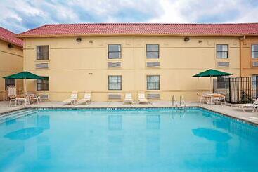 فندق La Quinta Inn By Wyndham Merrillville